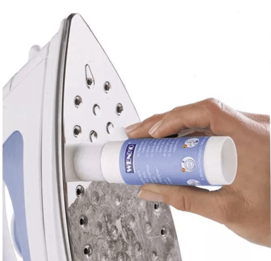 comment nettoyer un fer à repasser avec un crayon spécial